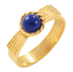 Ring in Silber 925/- goldplattiert mit einem Lapislazuli. Größe 20