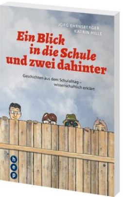 Ein Blick in die Schule und zwei dahinter