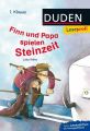 Finn und Papa spielen Steinzeit