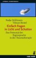 Einfach fragen in Licht und Schatten